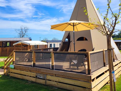 Insolite 4 personnes - Tipi Insolite Premium Cochise 2 ch. - SDB