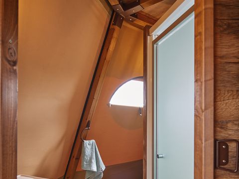 Insolite 4 personnes - Tipi Insolite Premium Cochise 2 ch. - SDB