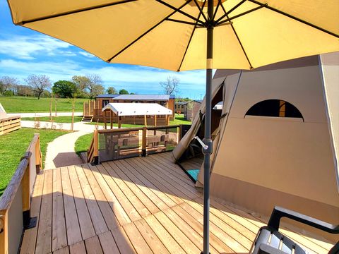 Insolite 4 personnes - Tipi Insolite Premium Cochise 2 ch. - SDB