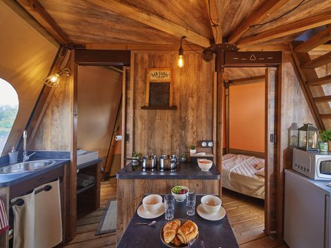 Insolite 4 personnes - Tipi Insolite Premium Cochise 2 ch. - SDB