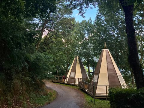 HÉBERGEMENT INSOLITE 5 personnes - TIPI HOME 3ch 5pers - sans sanitaire - 34m2
