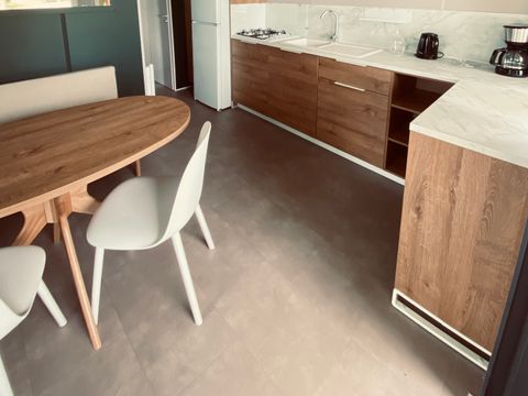 MOBILHOME 4 personnes - Family Premium BDL 28m² - Clim + TV + Terrasse Couverte