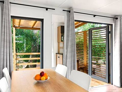 BUNGALOW 4 personnes - Mobil-home | Ultimate | 2 Ch. | 4 Pers. | Terrasse simple | Clim. | TV BUNGALOW 4 personnes - Mobil-home | Ultimate | 2 Ch. | 4 Pers. | Terrasse simple | Clim. | TV