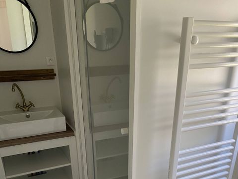 BUNGALOW 4 personnes - Mobil-home | Ultimate | 2 Ch. | 4 Pers. | Terrasse simple | Clim. | TV BUNGALOW 4 personnes - Mobil-home | Ultimate | 2 Ch. | 4 Pers. | Terrasse simple | Clim. | TV