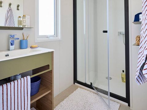 MOBILHOME 8 personnes - Mobil-home | Premium | 3 Ch. | 6/8 Pers. | Terrasse Lounge | 1 SDB | Clim. | TV