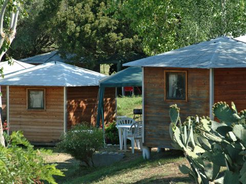 Chalet 3 personnes - Mini chalet 3 personnes (sans eau, ni sanitaires).
