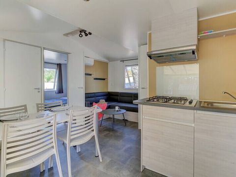 Mobilhome 8 personnes - Mobil-home | Premium | 4 Ch. | 8 Pers. | Terrasse Lounge | Outdoor kitchen | 2 SDB | Clim. | TV