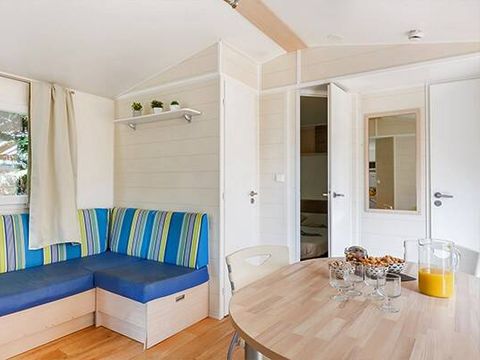 MOBILHOME 4 personnes - Classic | 2 Ch. | 4 Pers. | Terrasse surélevée | 1 SDB