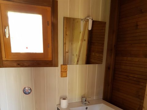 Insolite 4 personnes - Cabatente meublée avec cuisine et sanitaires 29m² - 2 chambres