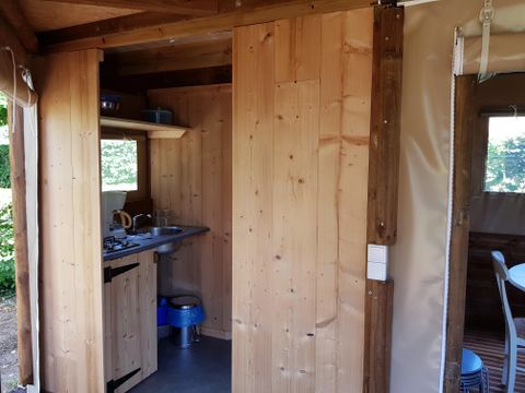 HÉBERGEMENT INSOLITE 4 personnes - Cabatente meublée avec cuisine et sanitaires 29m² - 2 chambres -