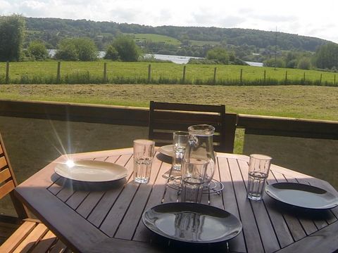 Tente en toile et en bois 5 personnes - Ecolodge toilé meublé 35 m² - 2 chambres - sans sanitaires - terrasse couverte face aux étangs