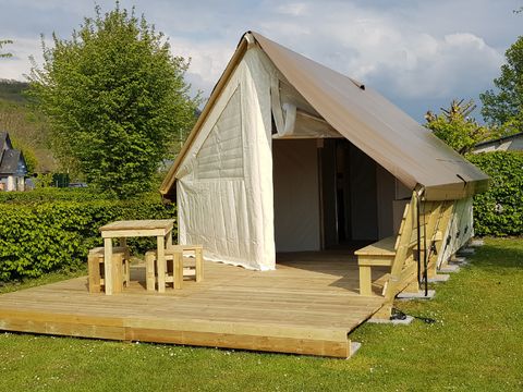 Tente en toile et en bois 4 personnes - Trappeur meublée avec cuisine et sanitaires 21m² - 2 chambres