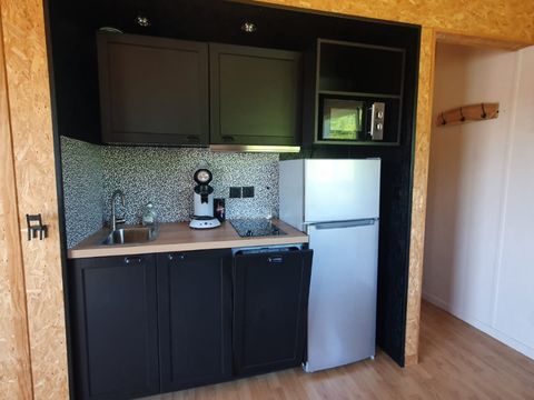 Hébergement 4 personnes - Cottage sur pilotis Privilège 35m² -1 chambre + 1 alcôve - lave vaisselle - terrasse face aux étangs