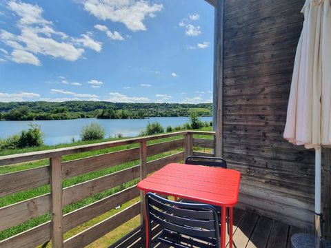 Hébergement 4 personnes - Cottage sur pilotis Privilège 35m² -1 chambre + 1 alcôve - lave vaisselle - terrasse face aux étangs