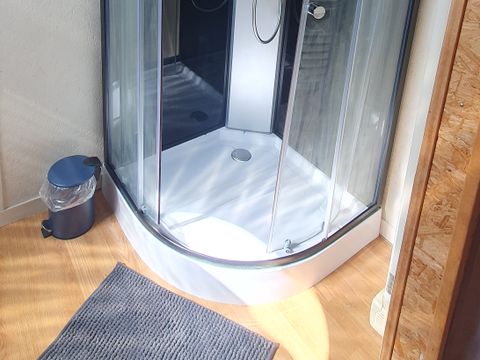 Hébergement 4 personnes - Cottage sur pilotis Privilège 35m² -1 chambre + 1 alcôve - lave vaisselle - terrasse face aux étangs