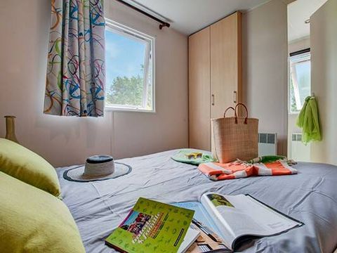 BUNGALOW 4 personnes - Mobil-home | Premium | 2 Ch. | 4 Pers. | Terrasse Simple | 1 SDB | TV