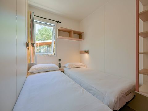 BUNGALOW 8 personnes - Mobil-home | Comfort | 4 Ch. | 8 Pers. | Terrasse surélevée | 2 SDB | Clim.