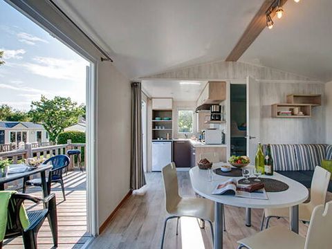 BUNGALOW 4 personnes - Mobil-home | Comfort | 2 Ch. | 4 Pers. | Terrasse surélevée non couverte | 1 SDB | TV