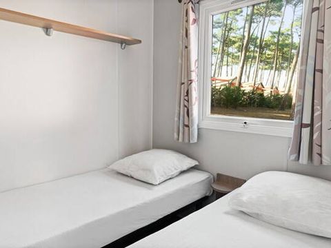 BUNGALOW 6 personnes - Mobil-home | Comfort | 3 Ch. | 6 Pers. | Terrasse surélevée non couverte | 1 SDB | TV
