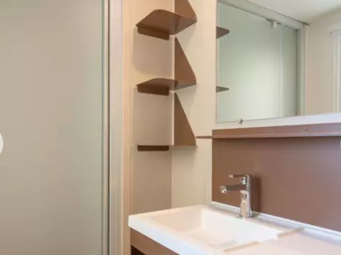 MOBILHOME 8 personnes - Mobil-home | Comfort | 4 Ch. | 8 Pers. | Terrasse surélevée | 2 SDB | Clim. | TV