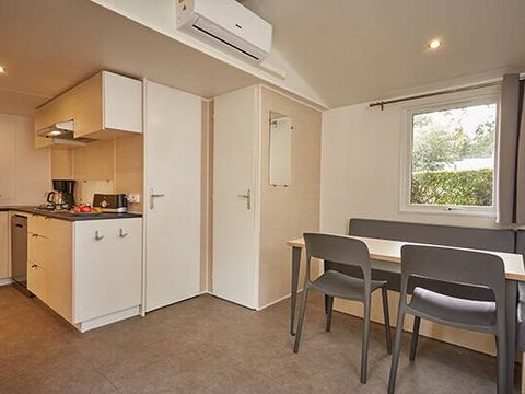 MOBILHOME 6 personnes - Mobil-home | Ultimate | 3 Ch. | 6 Pers. | Terrasse surélevée non couverte | 2 SDB | Clim. | TV