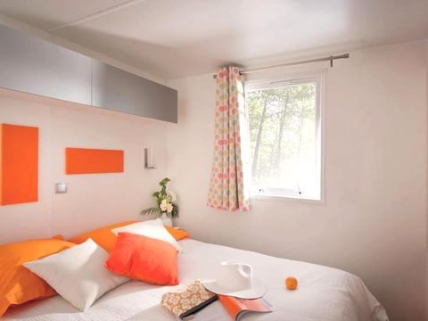 MOBILHOME 2 personnes - Mobil-home Confort 18m² (1 chambre) + TV + terrasse semi couverte 2 pers.