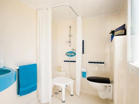 Mobilhome 4 personnes - Mobil-home Confort 29m² (2 chambres) + adapté aux personnes à mobilité réduite + TV + terrasse