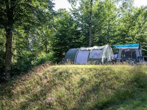 Emplacement - Forfait Confort (1 tente, caravane ou camping-car / 1 voiture / électricité 10A)