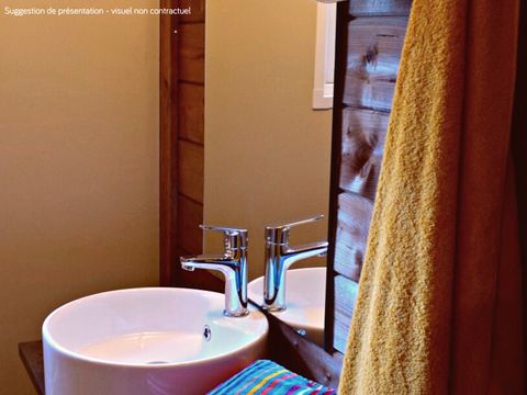 CHALET 4 personnes - Lodge VIP Premium 34m² - vue sur lac (2 chambres) + TV + draps + serviettes + terrasse couverte 11m²