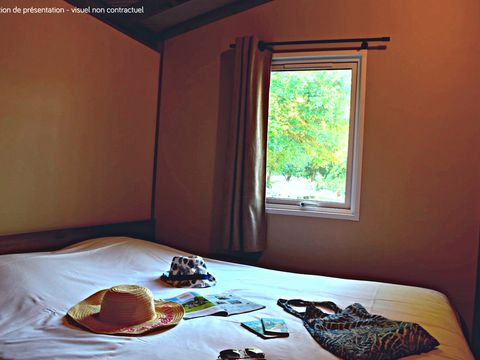 CHALET 4 personnes - Lodge VIP Premium 34m² - vue sur lac (2 chambres) + TV + draps + serviettes + terrasse couverte 11m²