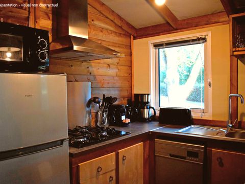CHALET 4 personnes - Lodge VIP Premium 34m² - vue sur lac (2 chambres) + TV + draps + serviettes + terrasse couverte 11m²
