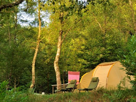Emplacement - Forfait Nature (1 tente, caravane ou camping-car sans électricité / 1 voiture) 2 pers.
