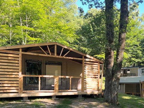 BUNGALOW TOILÉ 5 personnes - Cabane toilée Cotton Flower Confort 28m² (2 chambres) + TV + terrasse couverte 16m²