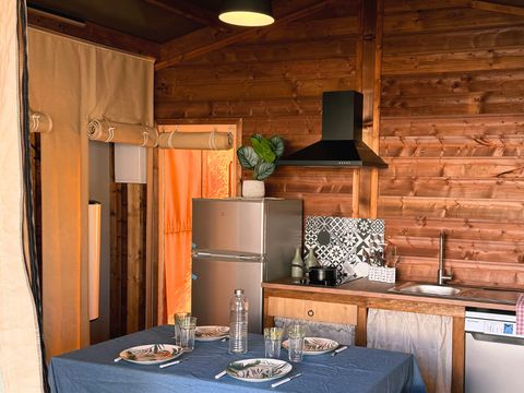 BUNGALOW TOILÉ 5 personnes - Cabane toilée Cotton Flower Confort 28m² (2 chambres) + TV + terrasse couverte 16m²