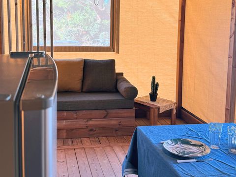 BUNGALOW TOILÉ 5 personnes - Cabane toilée Cotton Flower Confort 28m² (2 chambres) + TV + terrasse couverte 16m²