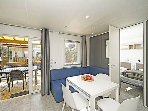 MOBILHOME 6 personnes - Mobil-home | Premium | 3 Ch. | 6 Pers. | Terrasse surélevée | 2 SDB | Clim. | TV