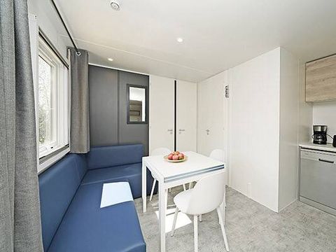 MOBILHOME 6 personnes - Mobil-home | Premium | 3 Ch. | 6 Pers. | Terrasse surélevée | 2 SDB | Clim. | TV