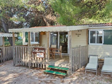 MOBILHOME 4 personnes - Mobil-home | Classic | 2 Ch. | 4 Pers. | Terrasse surélevée | 2 SDB | Clim. | TV