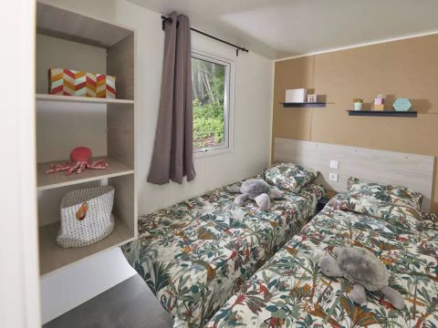 MOBILHOME 6 personnes - Mobil-home | Premium | 3 Ch. | 6 Pers. | Terrasse surélevée | 2 SDB | Clim. | TV