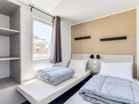 MOBILHOME 6 personnes - Mobil-home | Premium | 3 Ch. | 6 Pers. | Terrasse surélevée | 2 SDB | Clim. | TV