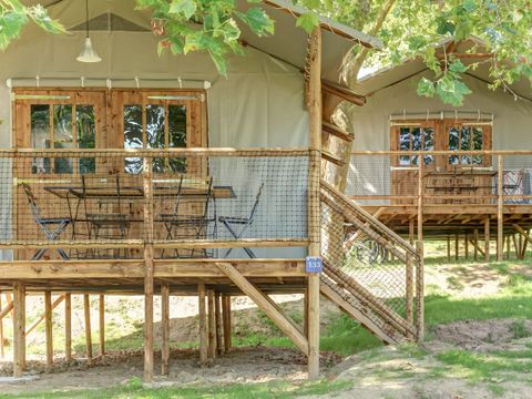 TENTE TOILE ET BOIS 4 personnes - Cabane Lodge Bois sur pilotis STANDARD 38m² (2 chambres) dont terrasse couverte de 8m²