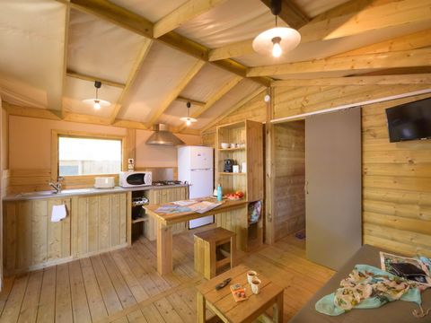TENTE TOILE ET BOIS 4 personnes - Cabane Lodge Cosyflower PREMIUM 38m² (2 chambres) dont terrasse couverte 10m² + TV + draps inclus