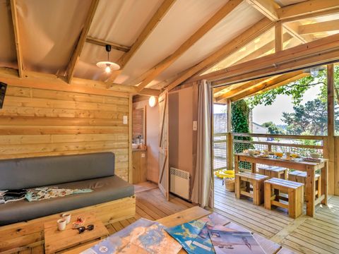 TENTE TOILE ET BOIS 4 personnes - Cabane Lodge Cosyflower PREMIUM 38m² (2 chambres) dont terrasse couverte 10m² + TV + draps inclus