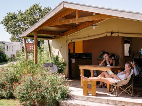 TENTE TOILE ET BOIS 5 personnes - Ecolodge Cotton Toilée CONFORT 32m² (2 chambres) + terrasse couverte 11m² + TV