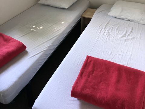 Mobilhome 6 personnes - Mobil home Confort 29m² - 3 chambres + terrasse semi-couverte + TV 6 pers