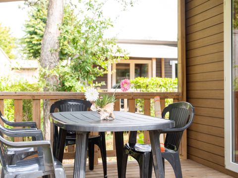 Mobilhome 2 personnes - Mobil home Confort 18m² - 1 chambre + terrasse couverte + TV 2 pers