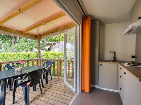 Mobilhome 2 personnes - Mobil home Confort 18m² - 1 chambre + terrasse couverte + TV 2 pers