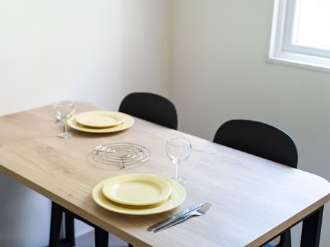 Mobilhome 2 personnes - Mobil home Confort 18m² - 1 chambre + terrasse couverte + TV 2 pers