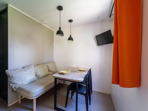 Mobilhome 2 personnes - Mobil home Confort 18m² - 1 chambre + terrasse couverte + TV 2 pers