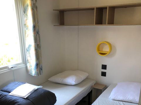 Mobilhome 5 personnes - Mobil home Confort 27m² - 2 chambres + terrasse semi-couverte + TV 2/5 pers